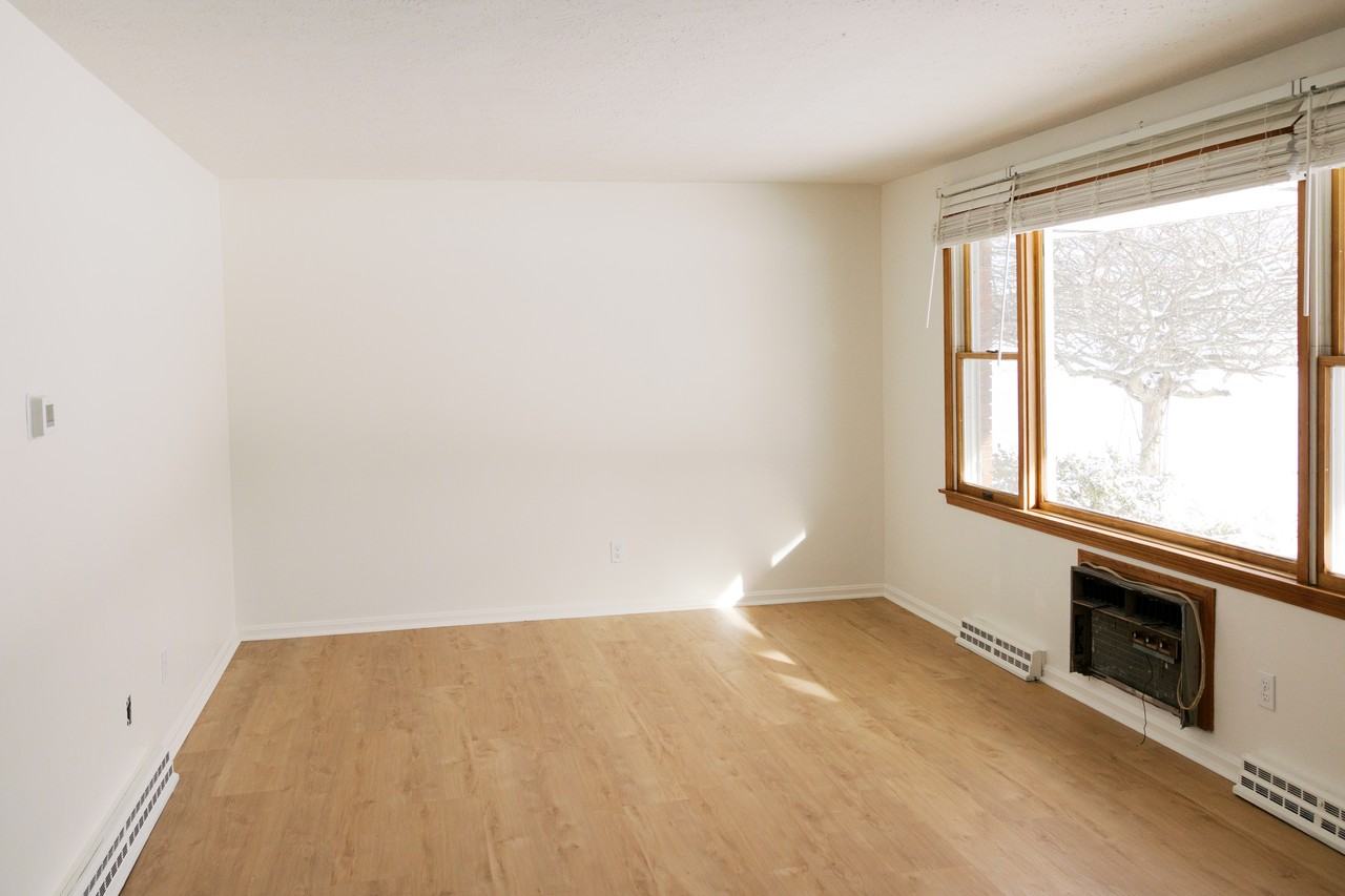 1000 Larchwood Rd - Photo 2 of 8