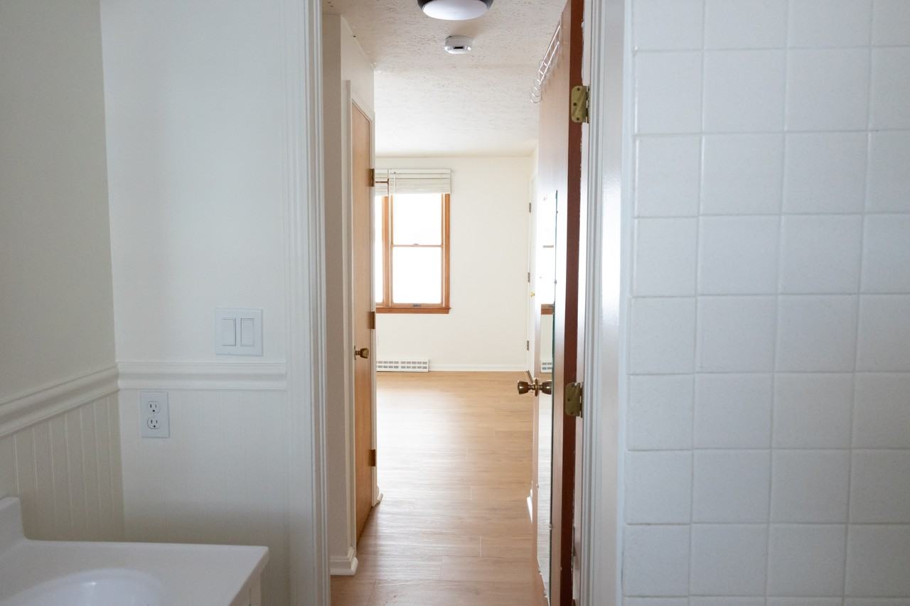 1000 Larchwood Rd - Photo 3 of 8