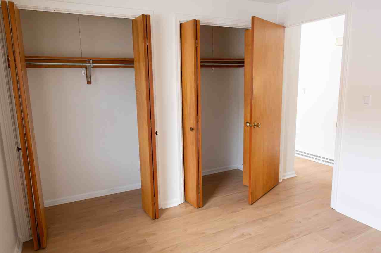 1000 Larchwood Rd - Photo 4 of 8