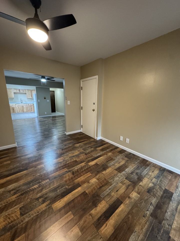 2905 Glenmore Ave #2