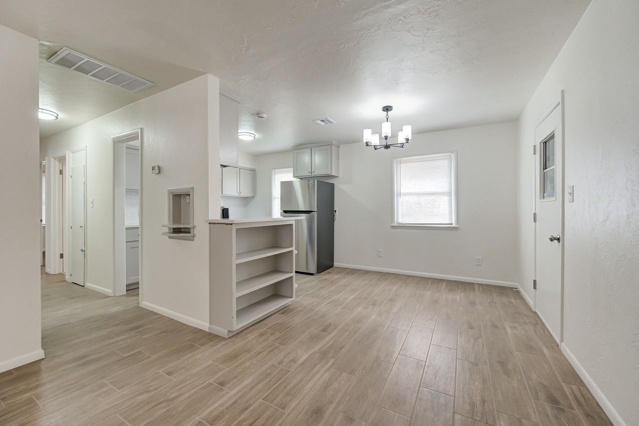 4704 Se 18th St #1 - Photo 7 of 24