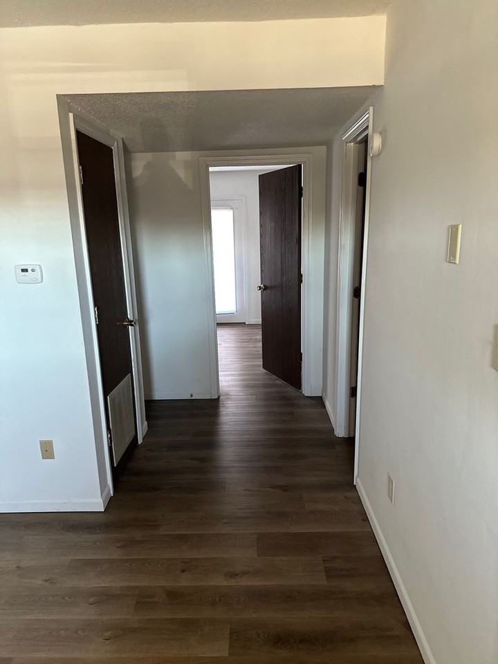 Stadium Apartments - Photo 2 of 34