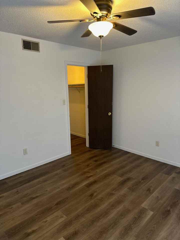 Stadium Apartments - Photo 6 of 34