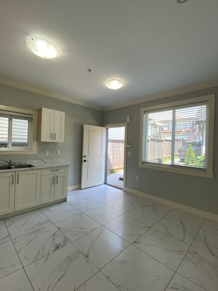 717 61st Ave E - Photo 5 of 40