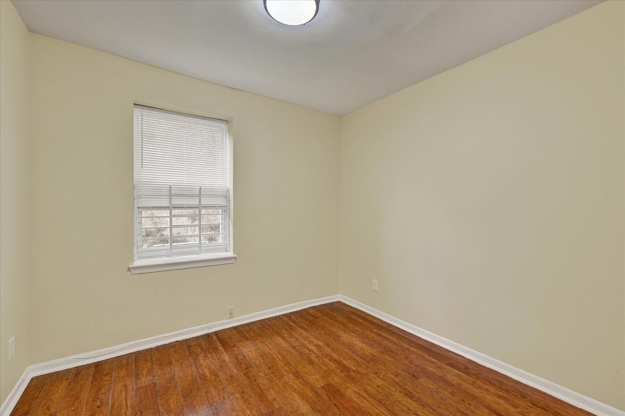 1628 Mcculloh St #1 - Photo 5 of 9