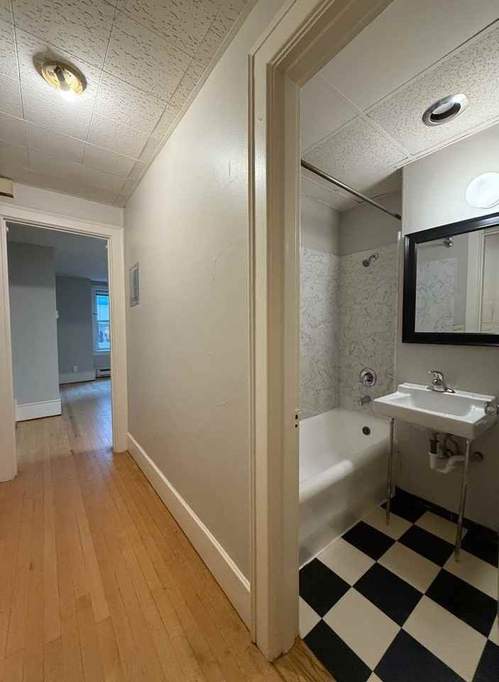 Oxford Crest Apartments - Photo 3 of 24