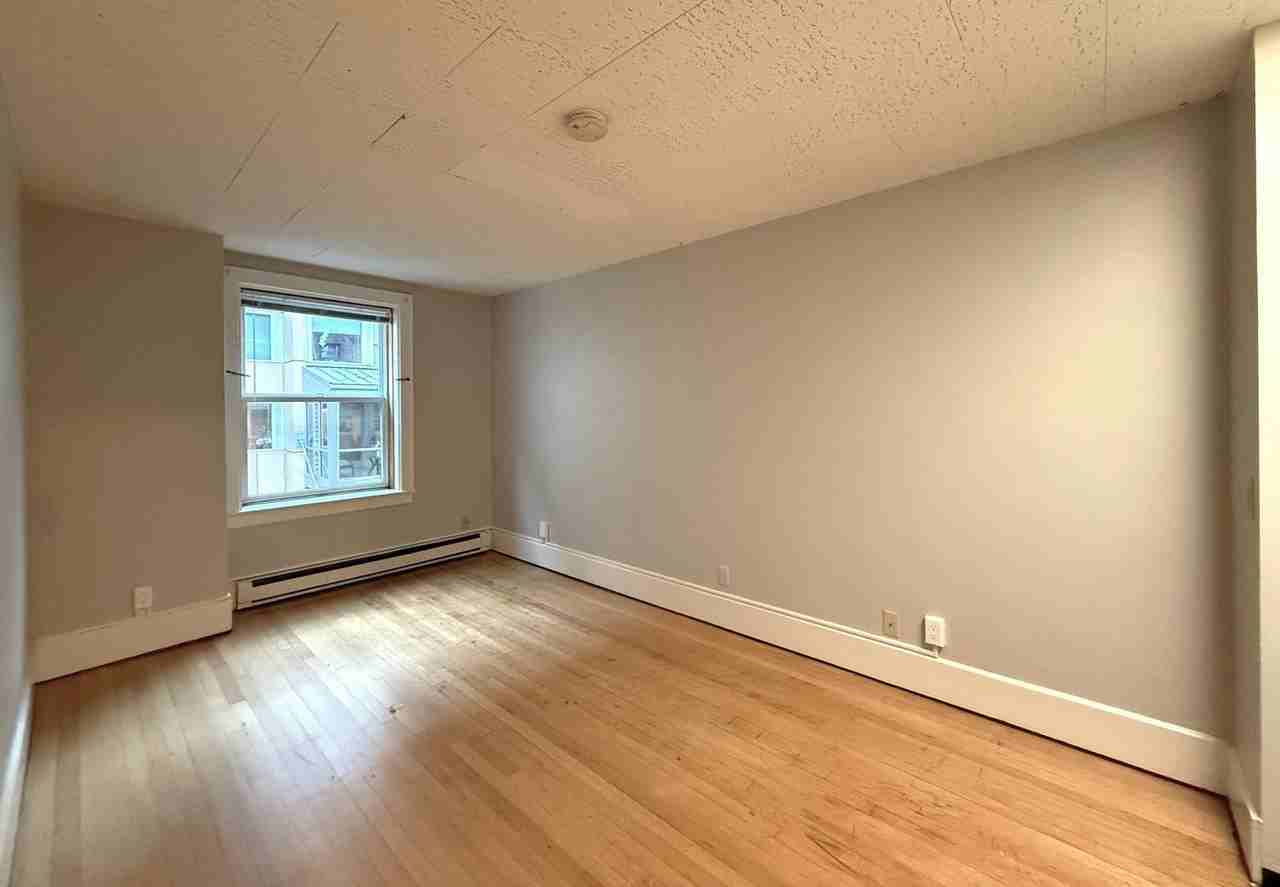 Oxford Crest Apartments - Photo 4 of 24