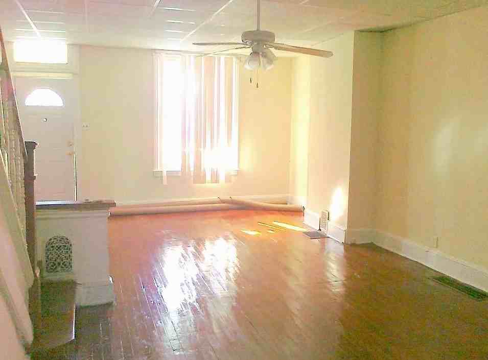 915 Maple Ter #1 - Photo 3 of 8