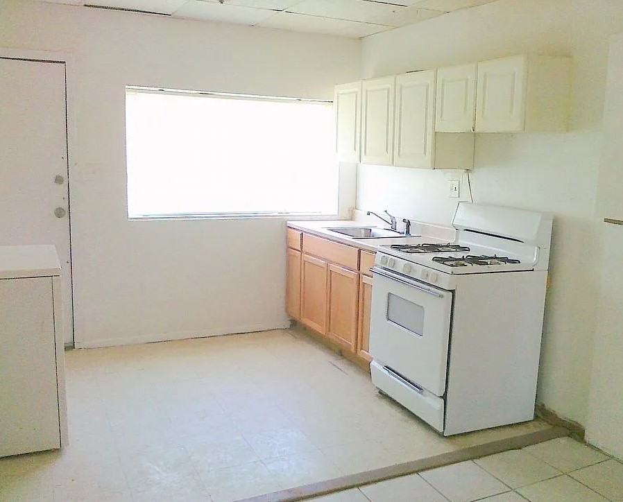 915 Maple Ter #1 - Photo 4 of 8