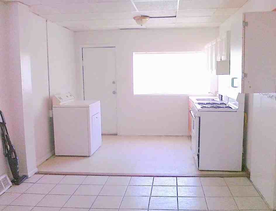 915 Maple Ter #1 - Photo 5 of 8