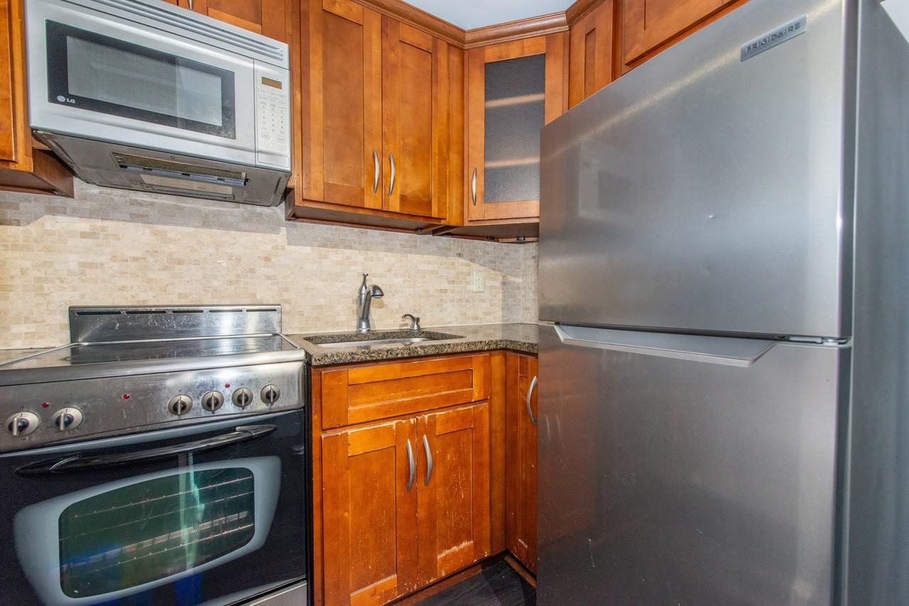 60 Parkway Dr E #6JJ - Photo 4 of 9