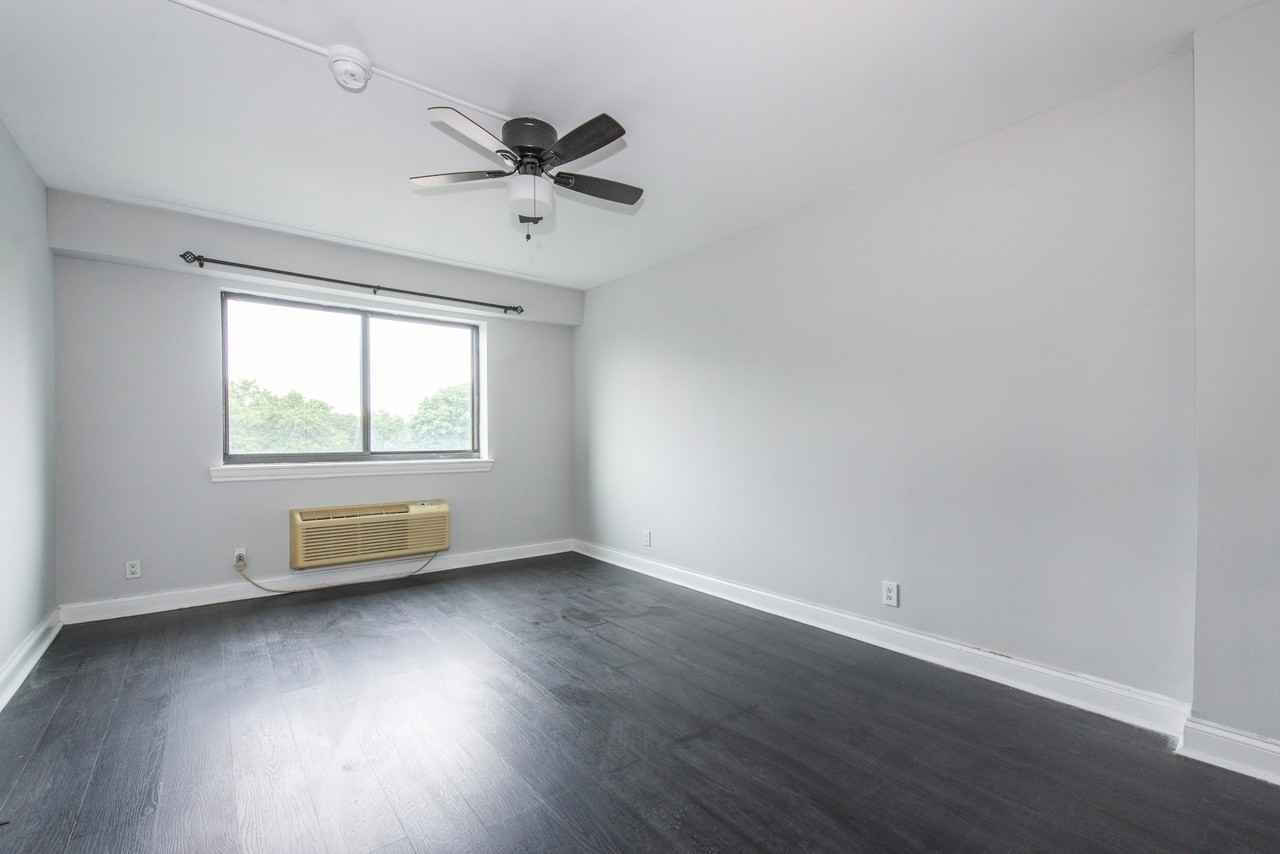 60 Parkway Dr E #6JJ - Photo 7 of 9