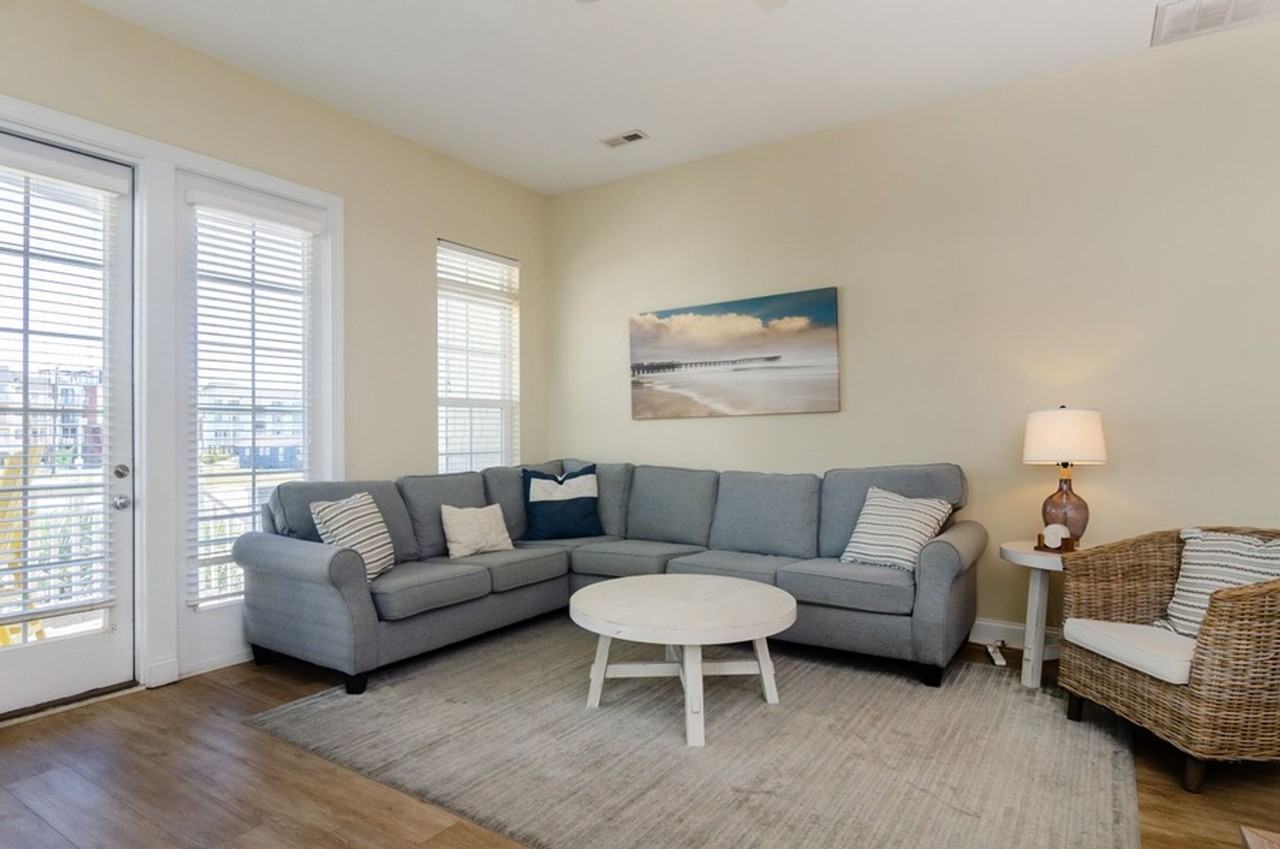 1410 Bowfin Ln - Photo 4 of 50