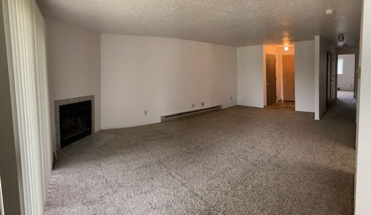 4015 - Photo 2 of 16