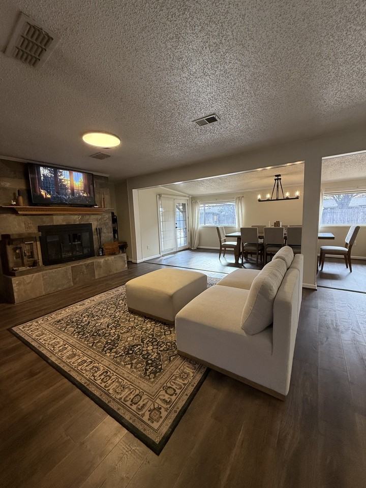 2709 57th St #1 - Photo 4 of 16