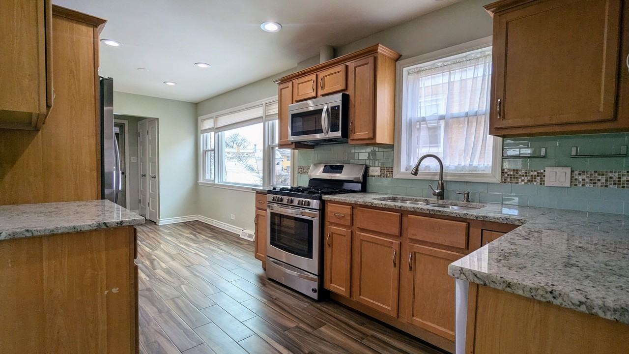 6038 N Elston Ave #2 - Photo 6 of 15