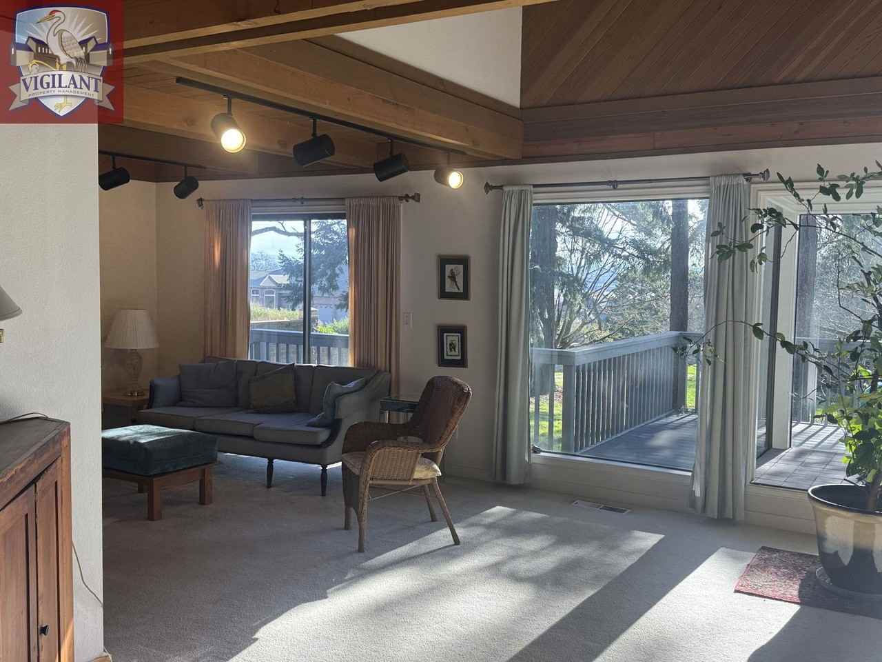 8601 Se Evergreen Hwy - Photo 4 of 50