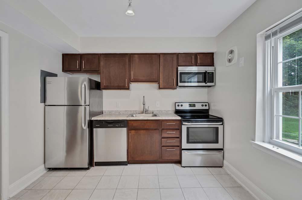 8305 16th St - Photo 5 of 50