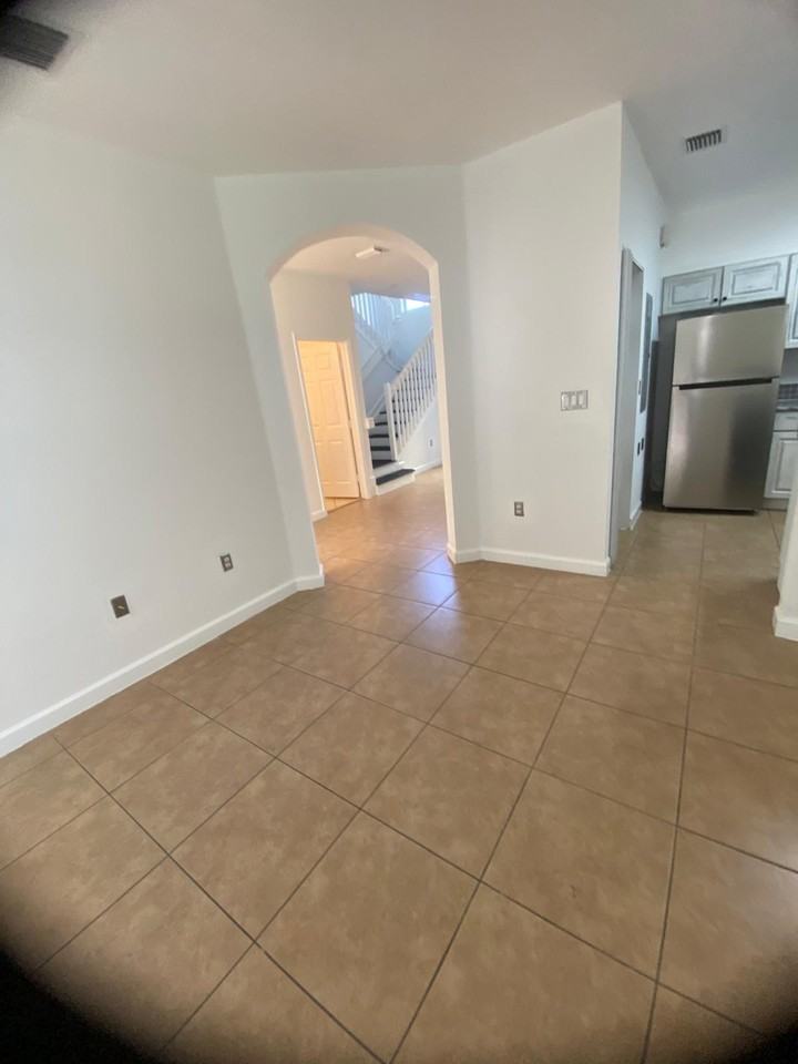 2934 Se 1st Dr #1 - Photo 6 of 19