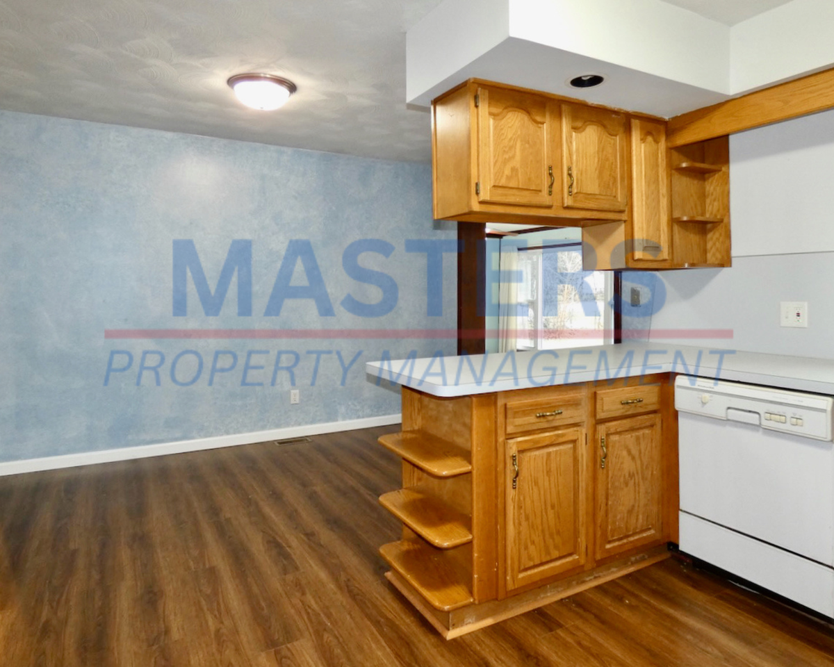 10477 Mandell Rd - Photo 5 of 32