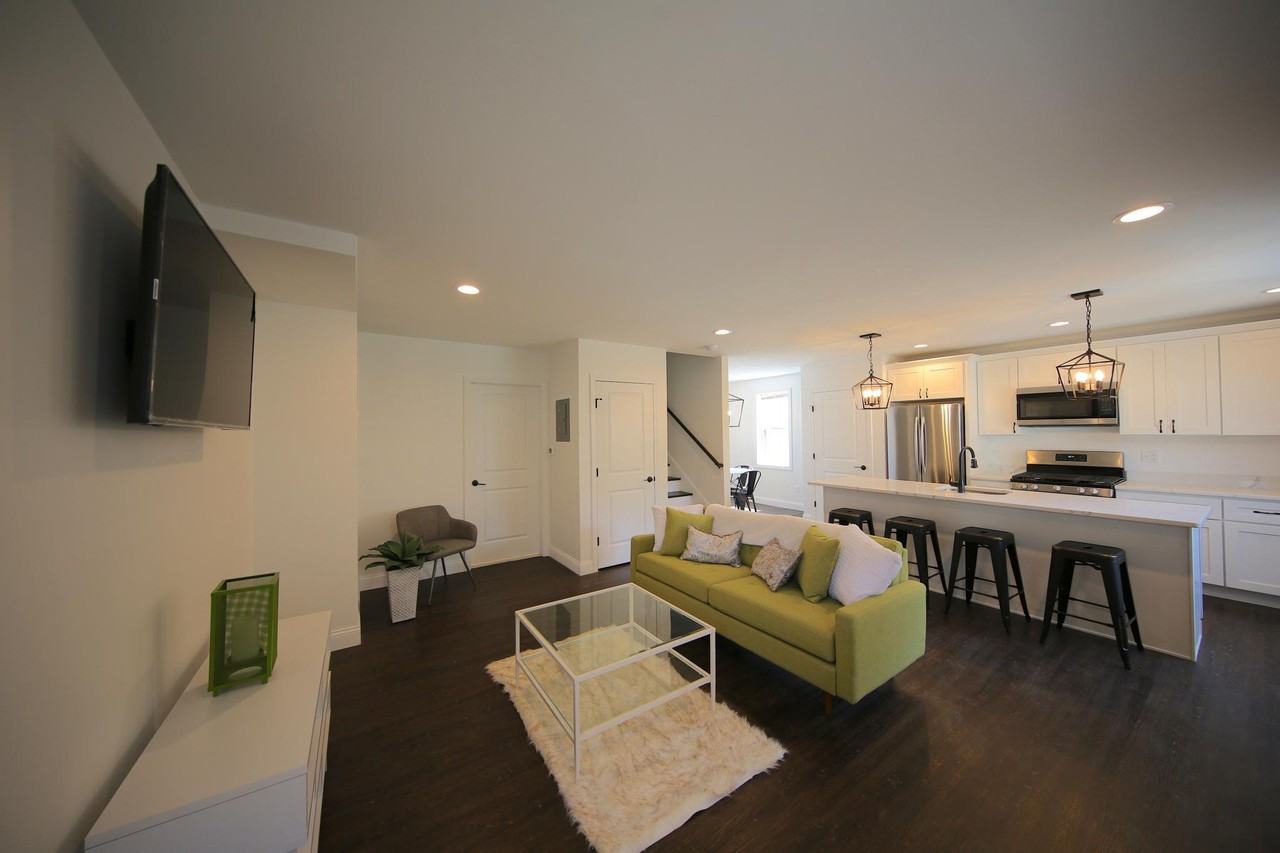 19 E Transit St - Photo 2 of 5