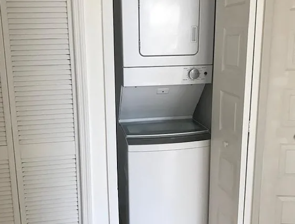 2461 Se 16th Ter #1 - Photo 5 of 8