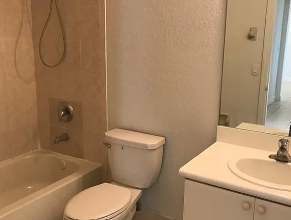 2461 Se 16th Ter #1 - Photo 6 of 8