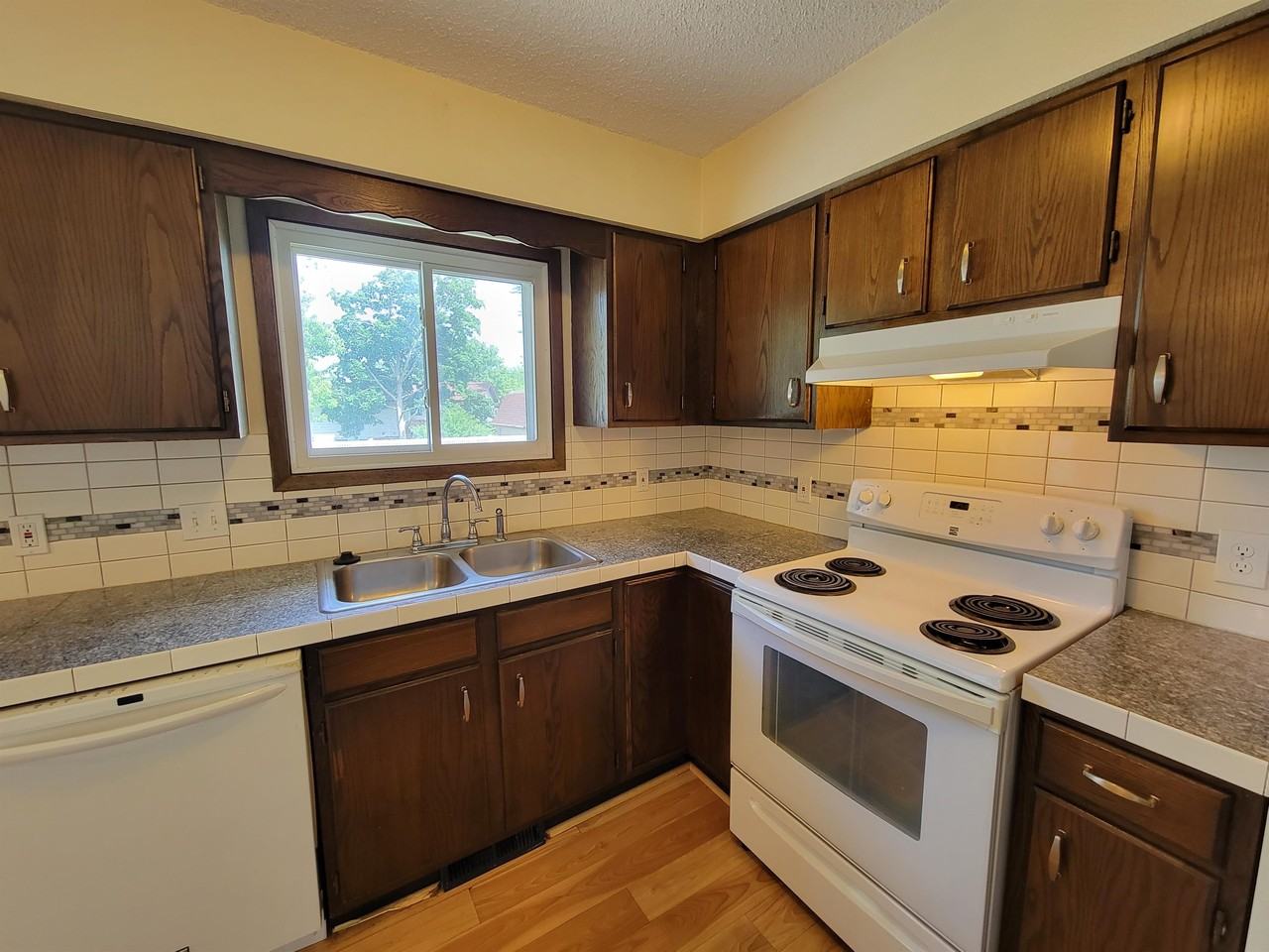 510 Barnett Dr #510 - Photo 2 of 7