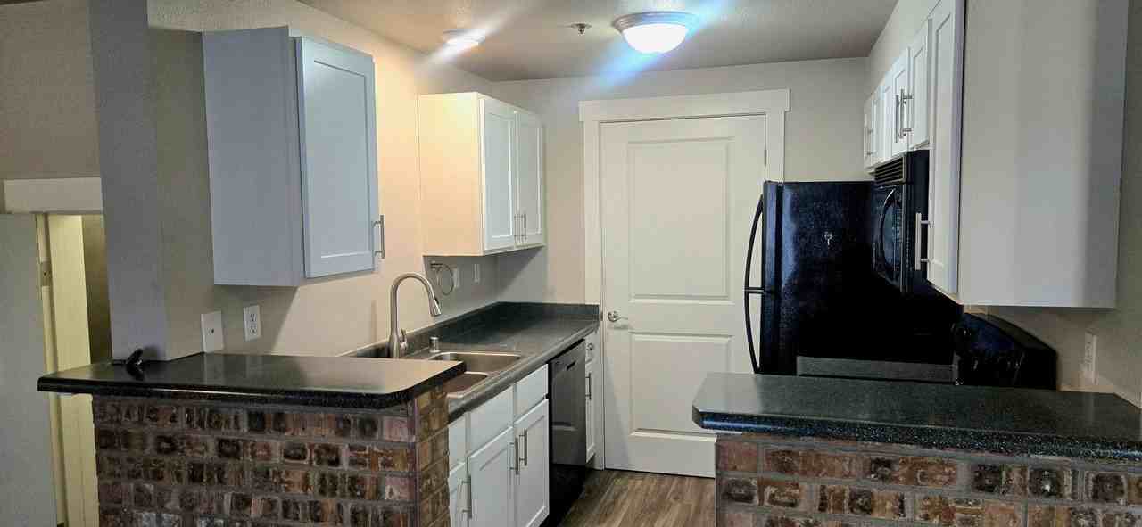 Meridian Terrace Apartments - Photo 6 of 38