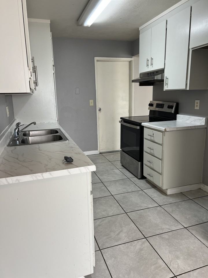 1532 Valdez Cir #1 - Photo 4 of 14