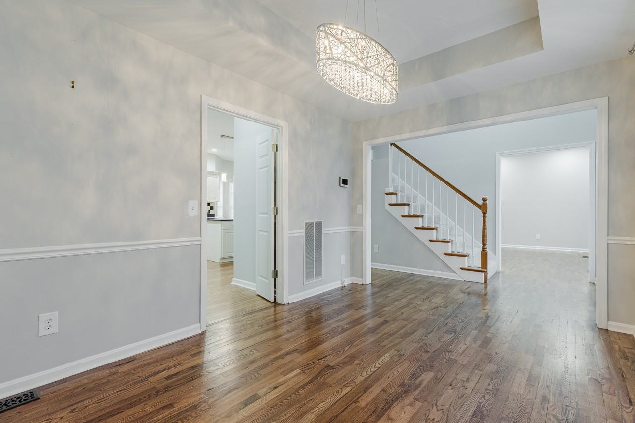 404 Michigan Ave #1 - Photo 3 of 32