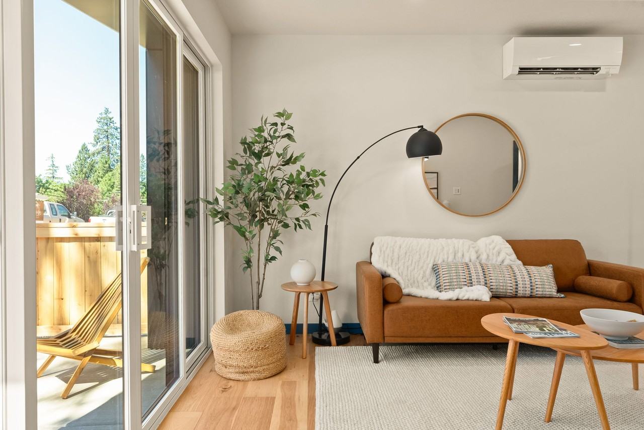 960 Ne Norton Ave #1 - Photo 5 of 22