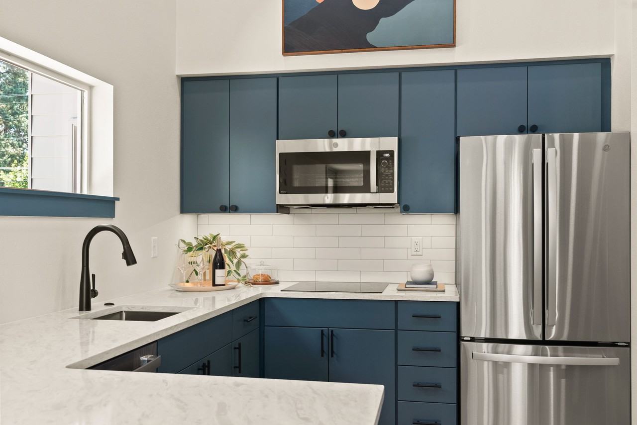 960 Ne Norton Ave #2 - Photo 5 of 16