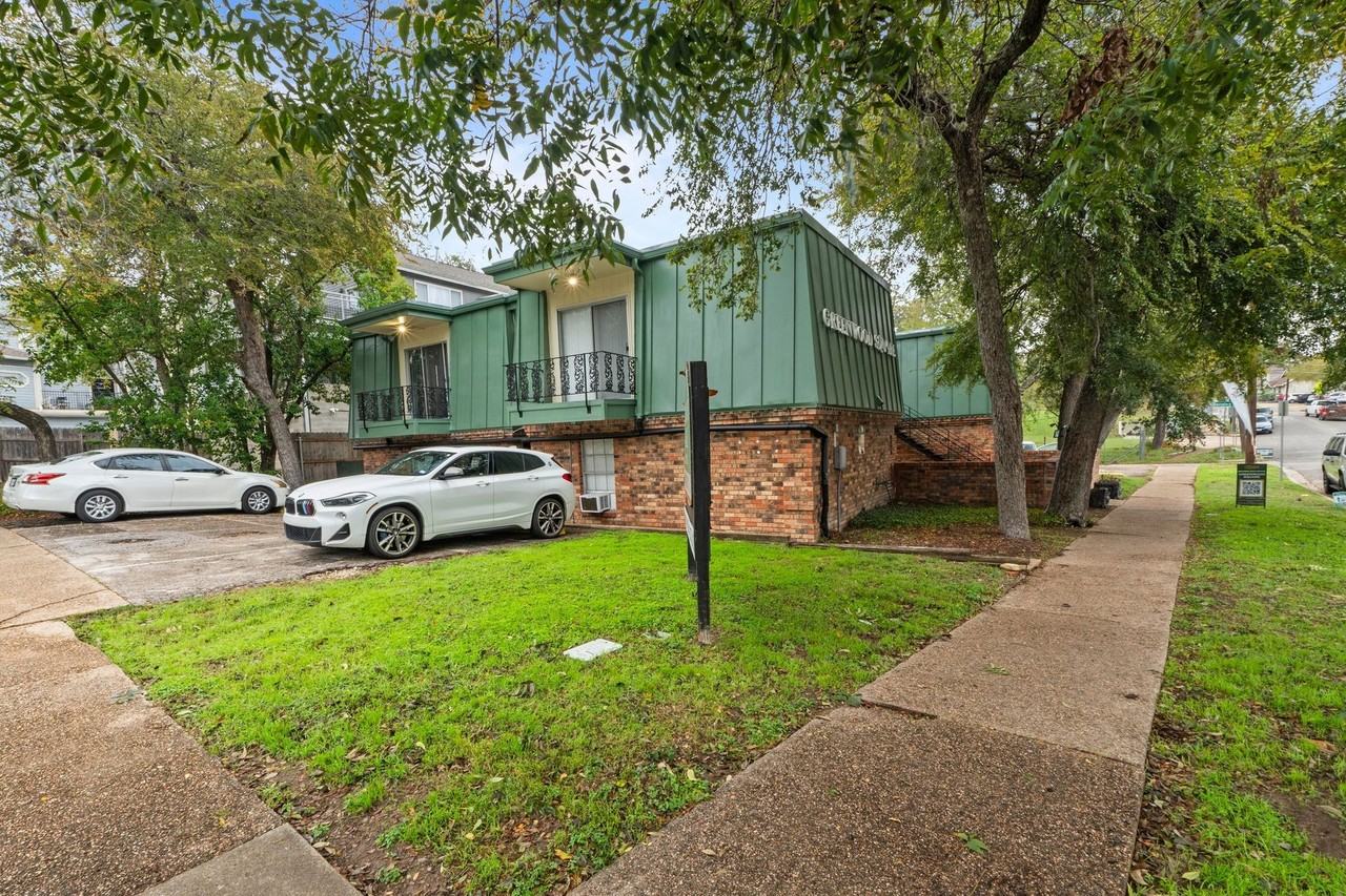 Greenwood Square - Photo 2 of 7