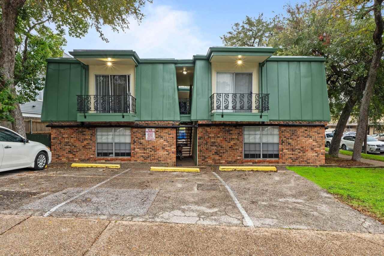 Greenwood Square - Photo 5 of 7