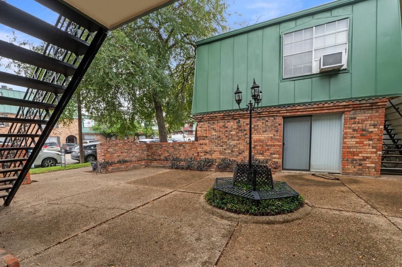 Greenwood Square - Photo 6 of 7