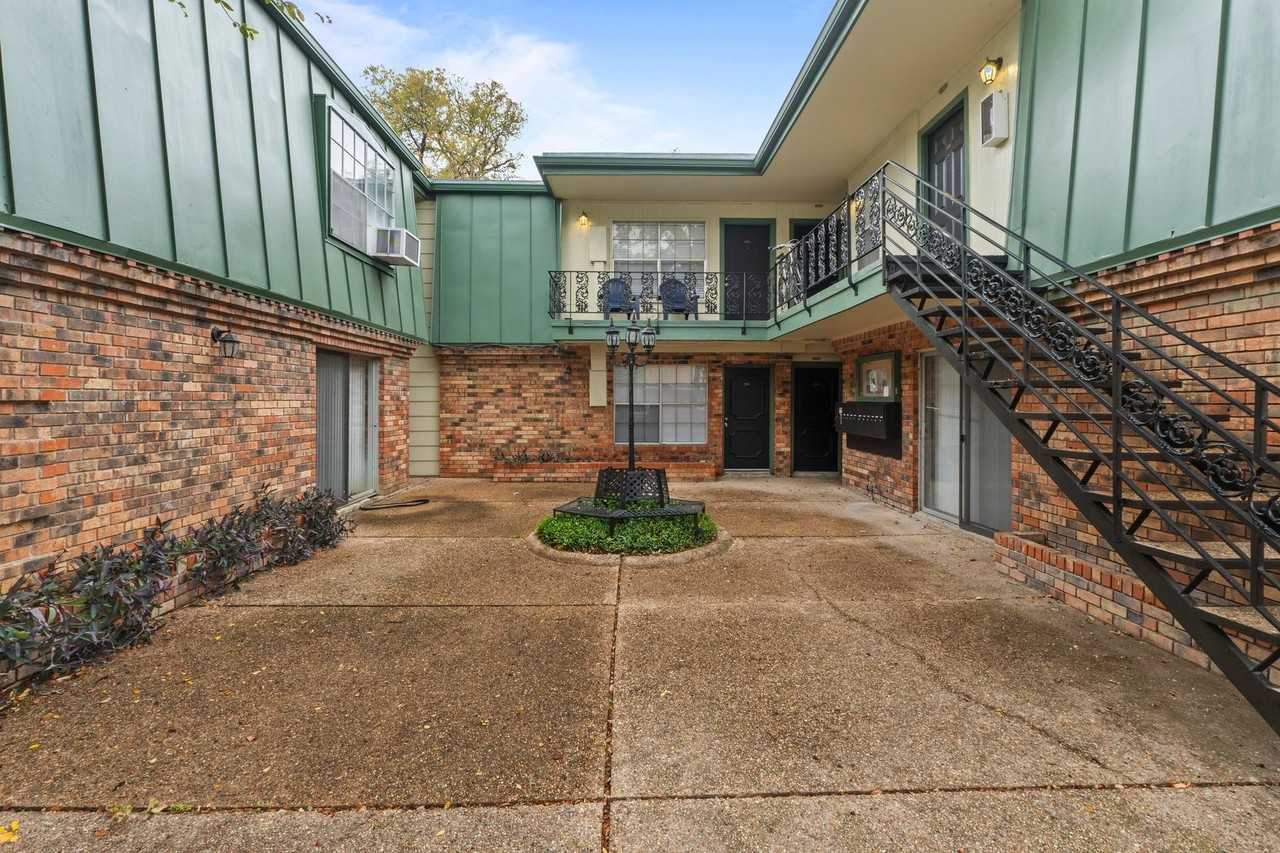 Greenwood Square - Photo 7 of 7