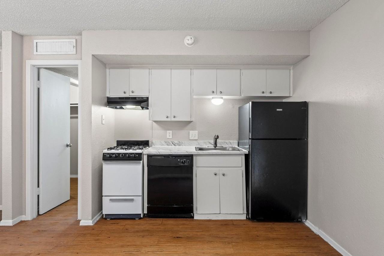 Greenwood Square - Photo 2 of 17