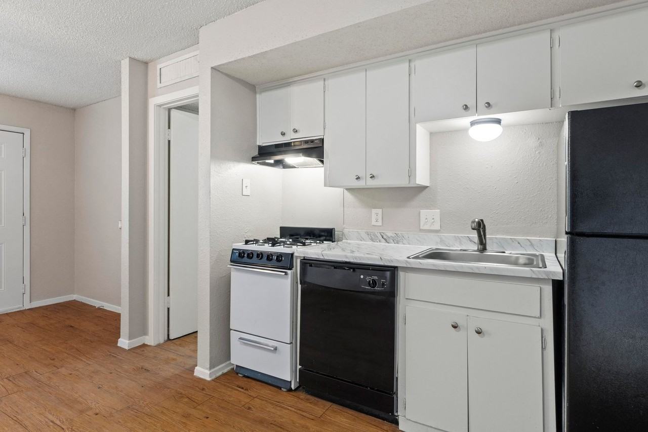 Greenwood Square - Photo 3 of 17