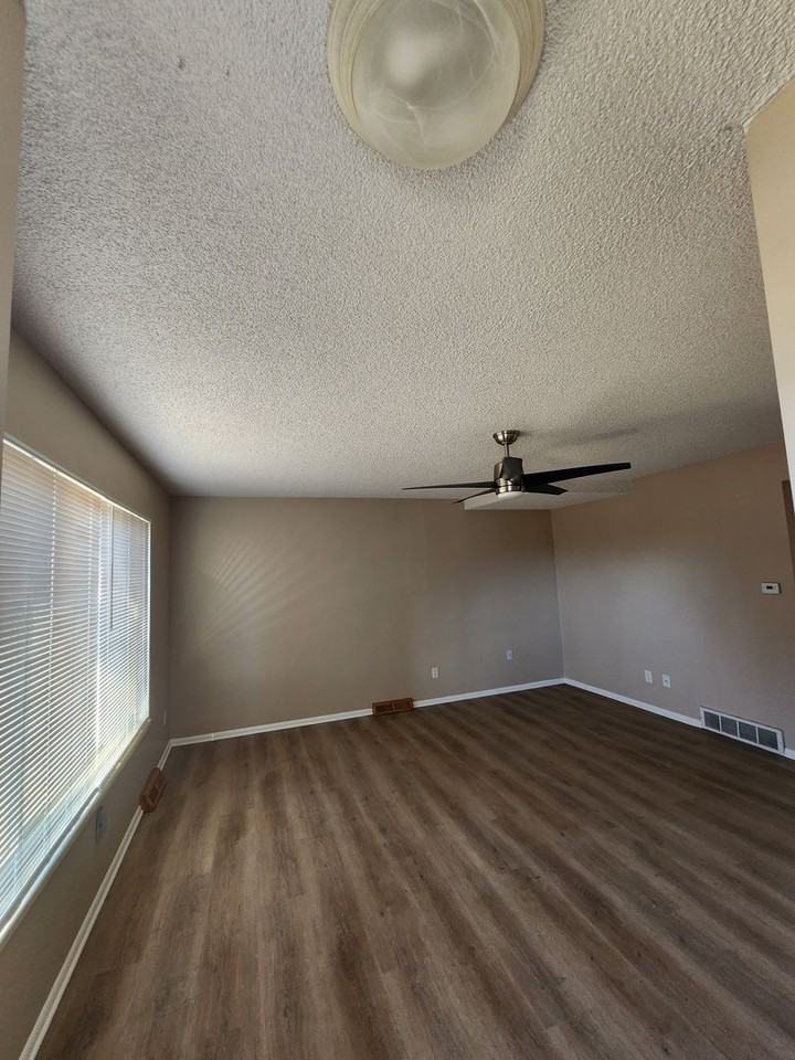 8712 Mariposa St - Photo 3 of 25