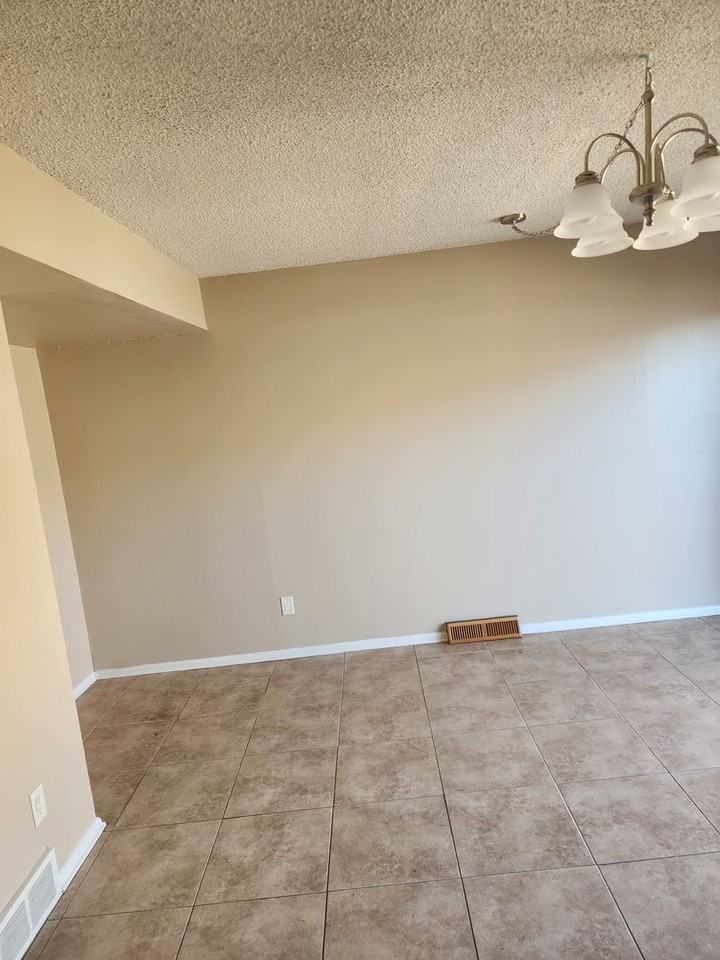 8712 Mariposa St - Photo 7 of 25