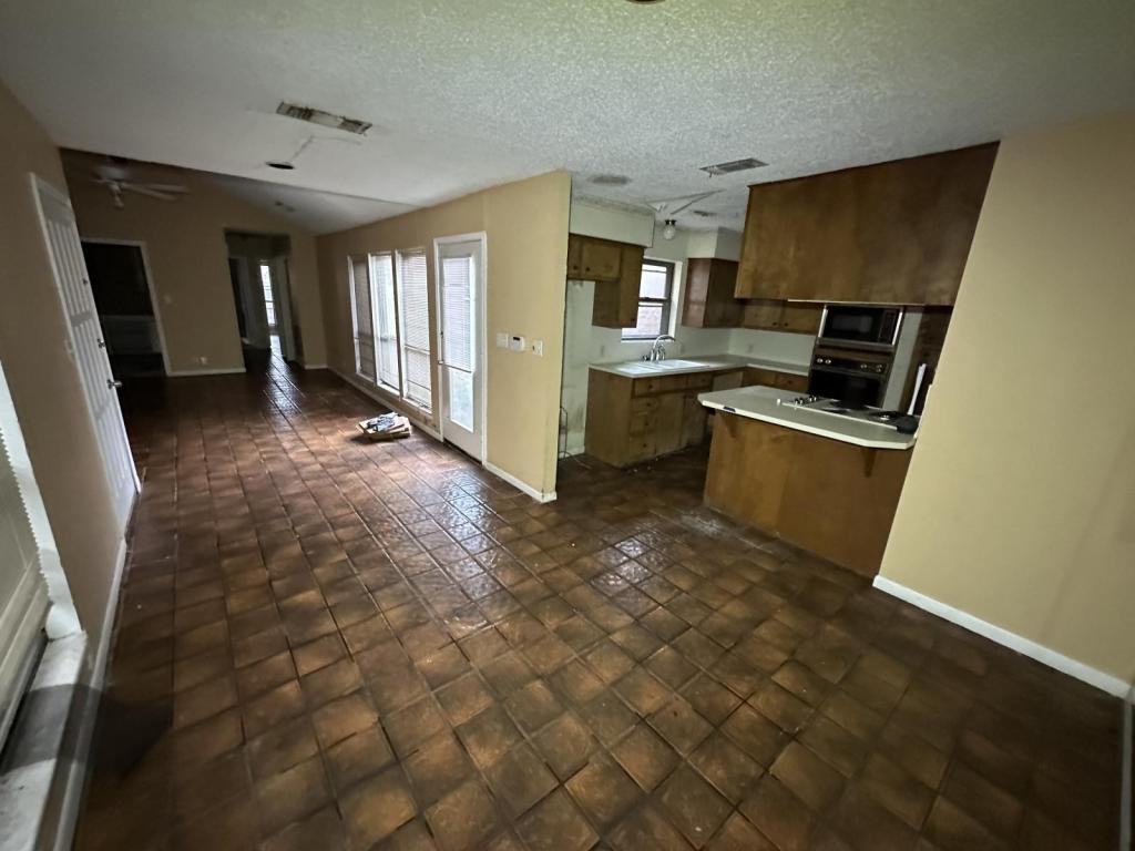 114 Avant Garde Dr - Photo 2 of 8