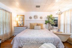 714 E Jefferson St Gold Suite - Photo 1 of 1