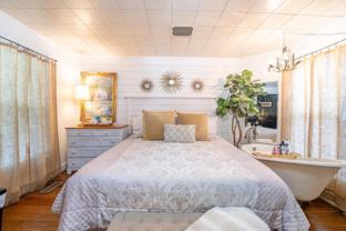 714 E Jefferson St Gold Suite - Photo 1 of 1