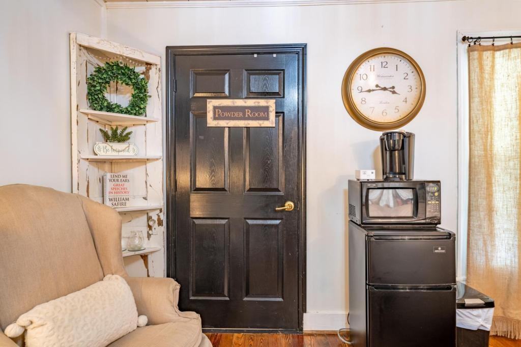 714 E Jefferson St Gold Suite - Photo 7 of 16