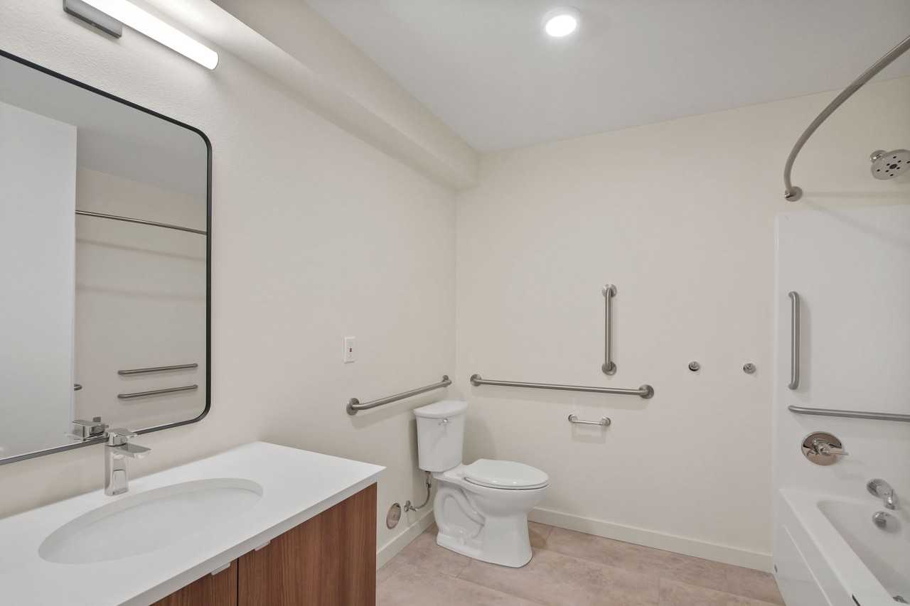 Chloe - Photo 7 of 12