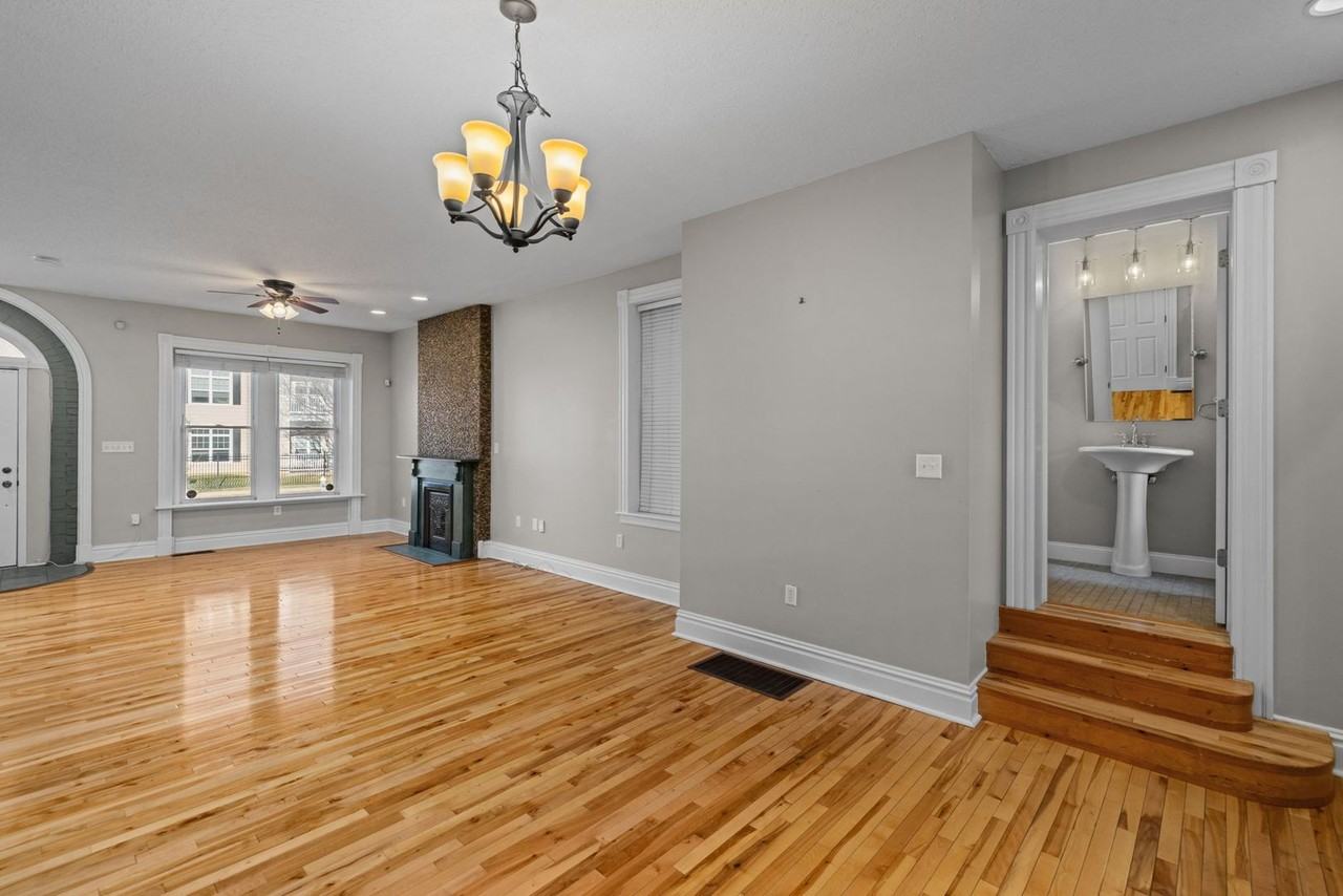 4456 Chouteau Ave - Photo 6 of 36