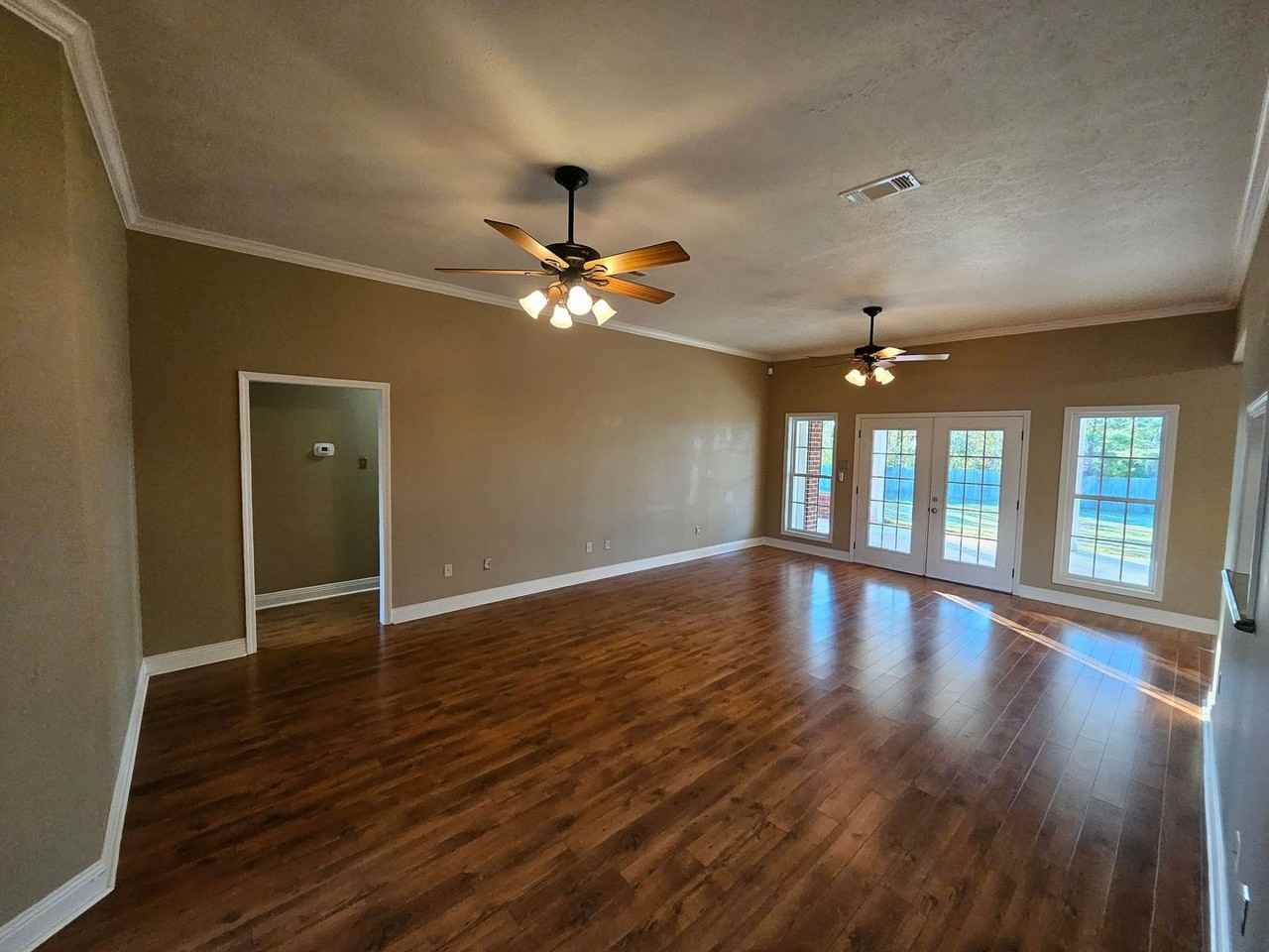 442 Country Club Rd - Photo 5 of 25