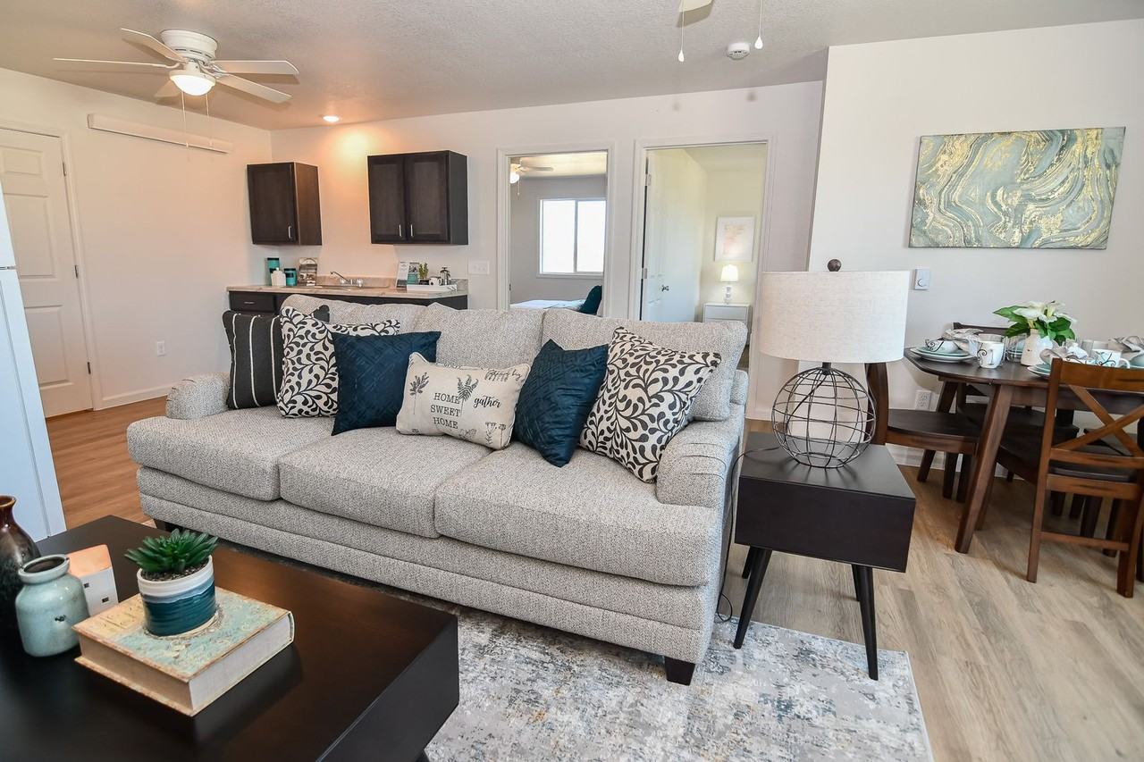 Sunset Pointe - Photo 3 of 50