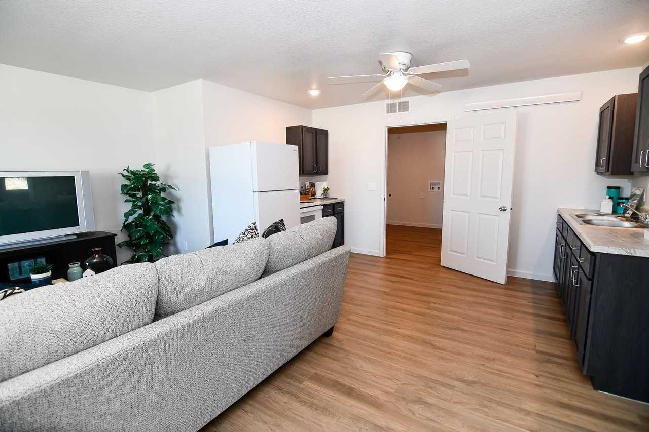 Sunset Pointe - Photo 5 of 50